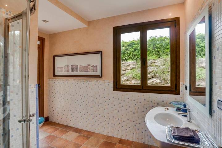 Casa rural para 6 personas, con Balcón y Terraza además de Jardín y Piscina en La Línea de la Concepción - 4