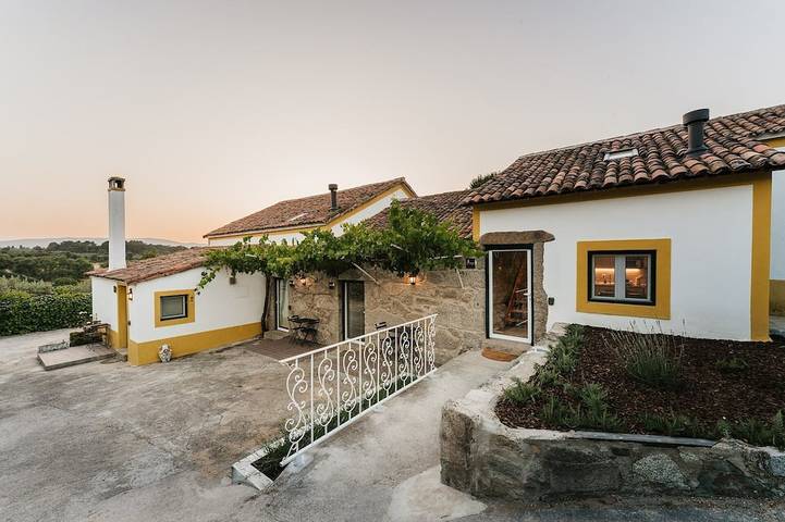 Gîte pour 4 personnes, avec jardin et piscine à Fundão