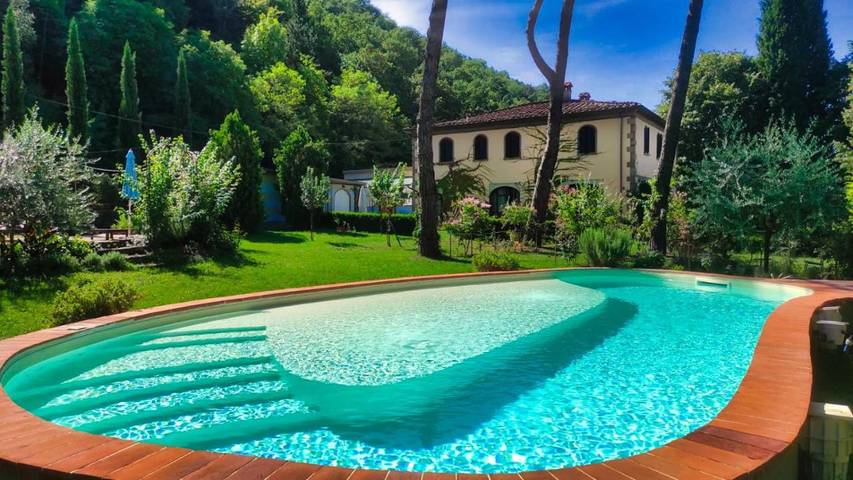 Ferienhaus für 10 Personen, mit Terrasse und Garten sowie Pool
