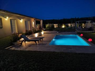 Cottage pour 6 personnes, avec terrasse et piscine à Venasque