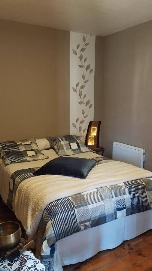 Location de vacances pour 4 personnes, avec vue et jardin à Saint-Julien-la-Geneste - 2