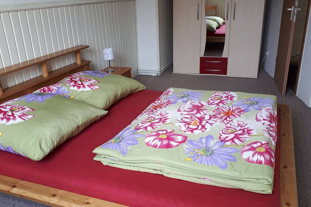 Ganze Wohnung, Ferienwohnung - Haus Ebel/Alte Schule in Putgarten, Rügen
