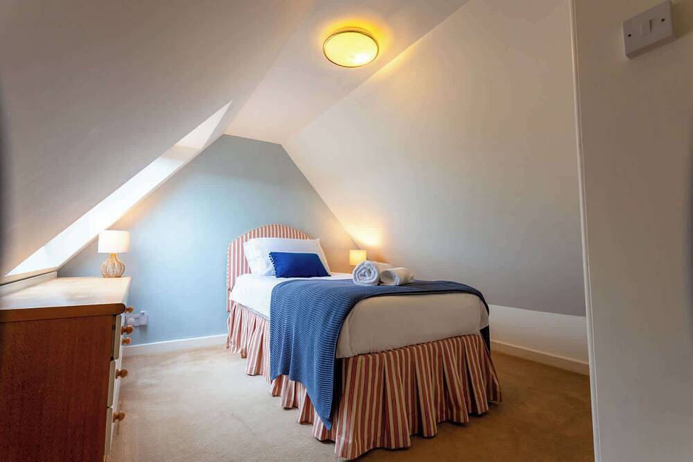 Cross Keys House - Cosy 4-Bed Cottage In Yetholm in Scottish Borders