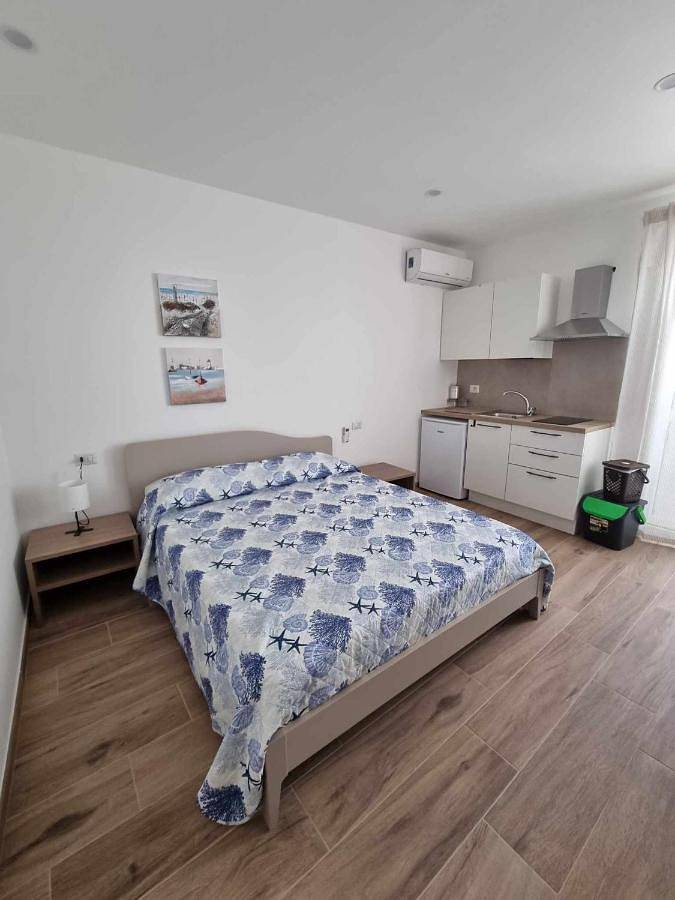 Gîte pour 4 personnes, avec terrasse à Tre Fontane - 2