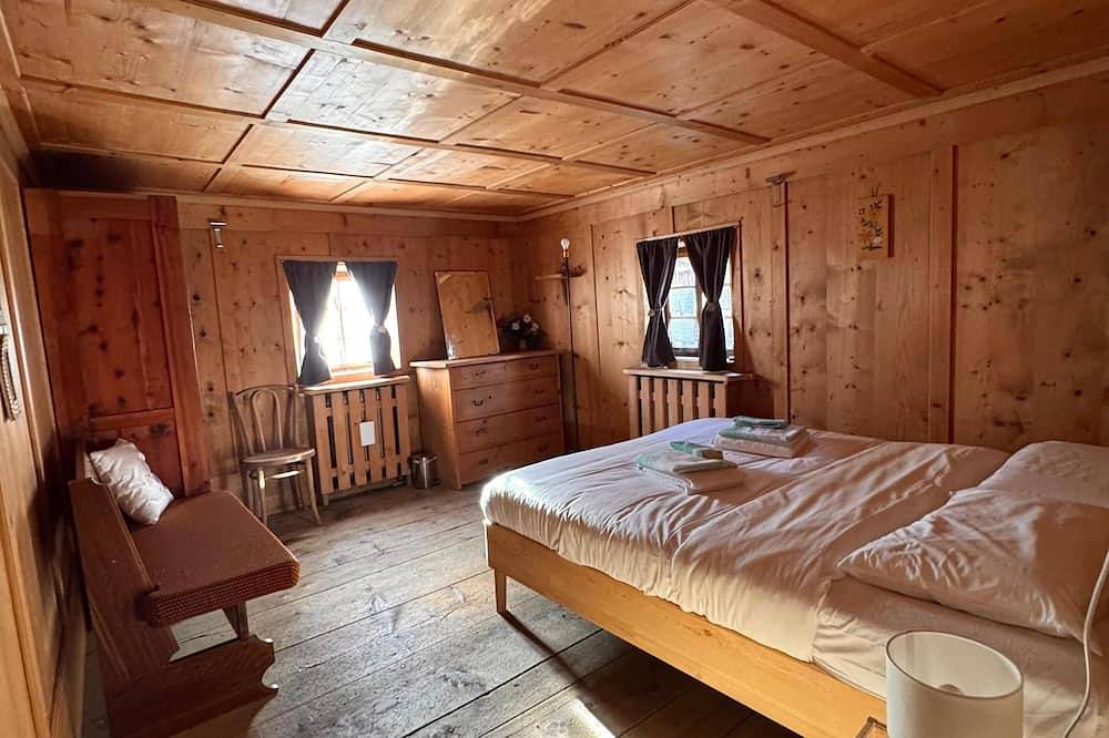 Chalet from 1792, authentic alpine soul full of tradition and history without filters in Livinallongo del Col di Lana, Dolomiti Superski