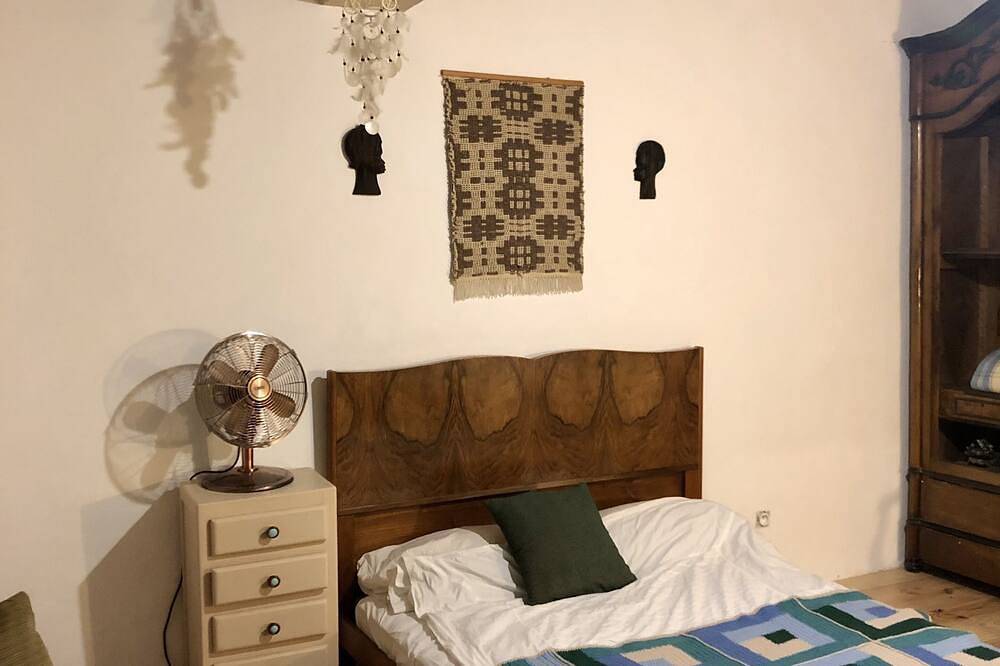 Stunning French house with chic  luxury vibe - 5 bedroom / sleeps 8 in Saissac, Région de Carcassonne