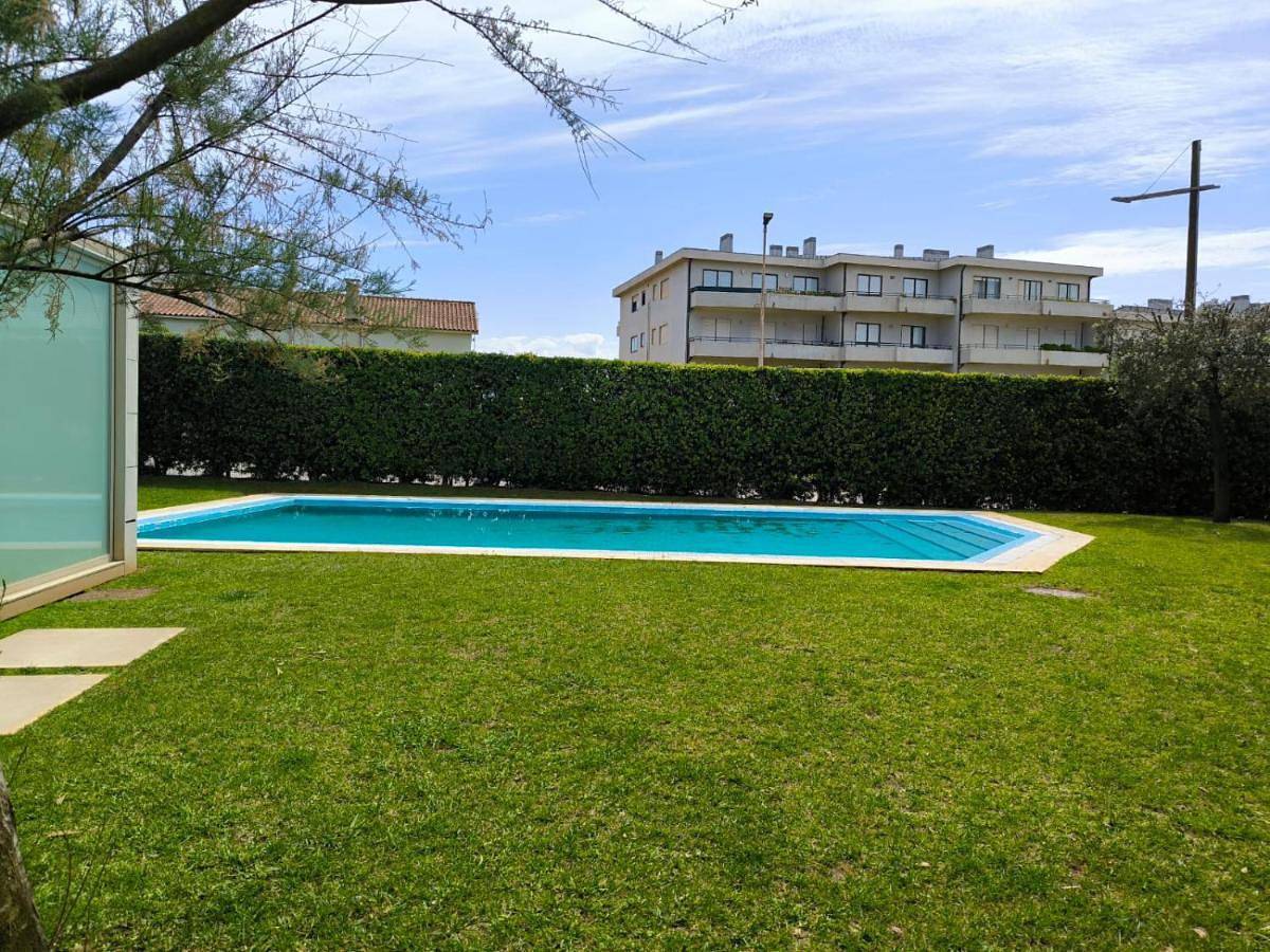 Apartamento inteiro, Two-Bedroom Apartment in Azurara, Distrito do Porto