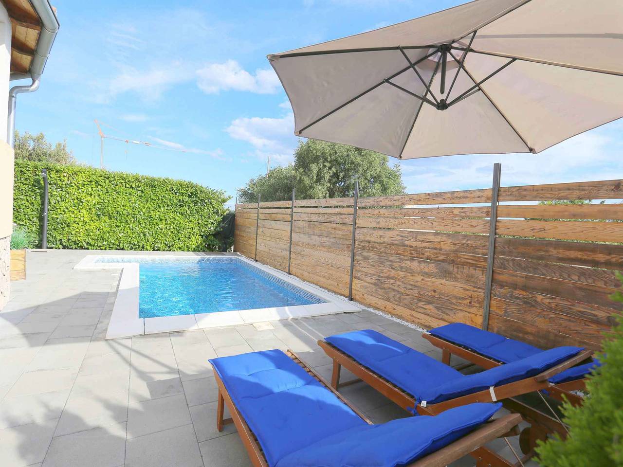 Geheel vakantieappartement, Vakantiewoning met airconditioning en zwembad  in Polača, Zadar
