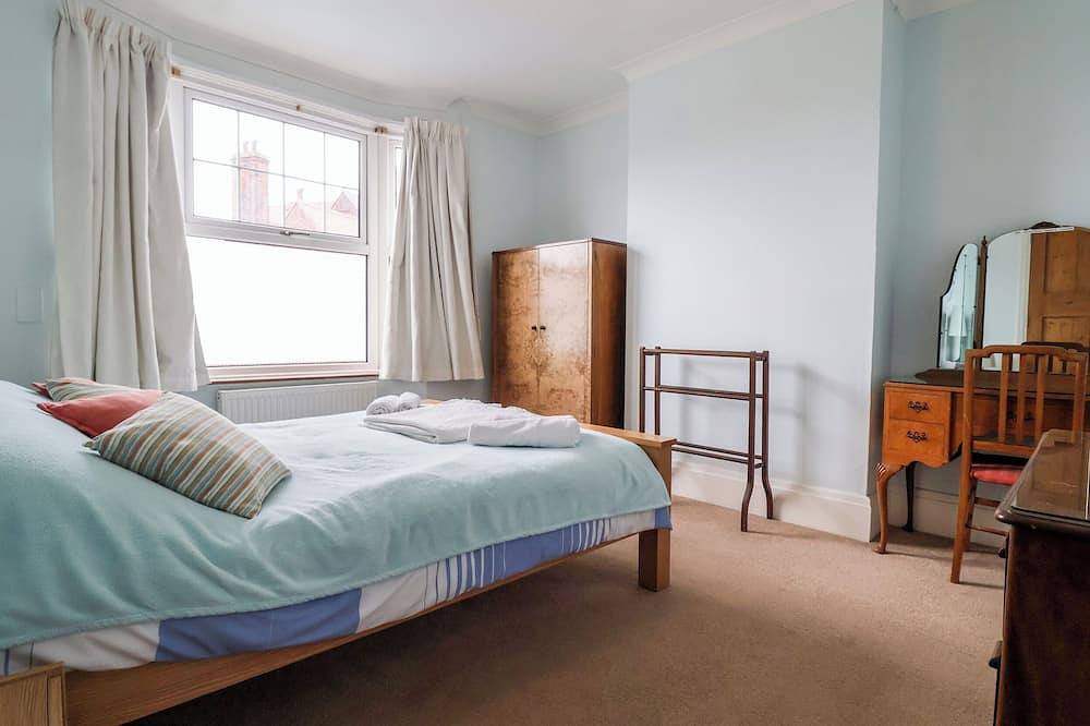 The Pink House, family friendly in Felixstowe, Suffolk in Felixstowe, Suffolk