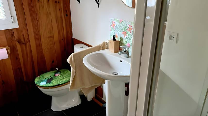 Ferienwohnung für 2 Personen, mit Garten und Seeblick in Arles - 4