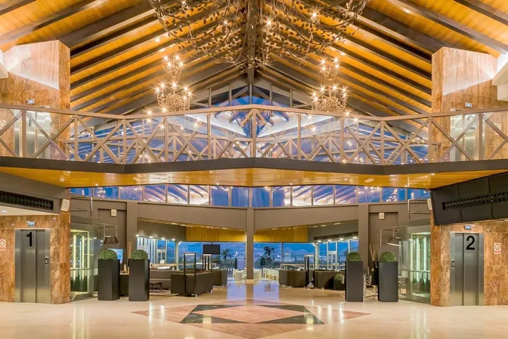 Hotel para 10 personas, con jardín y terraza - 1