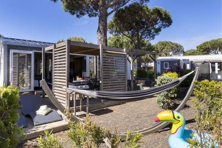 Camping pour 5 personnes, avec terrasse ainsi que piscine et jardin, animaux acceptés à Portiragnes