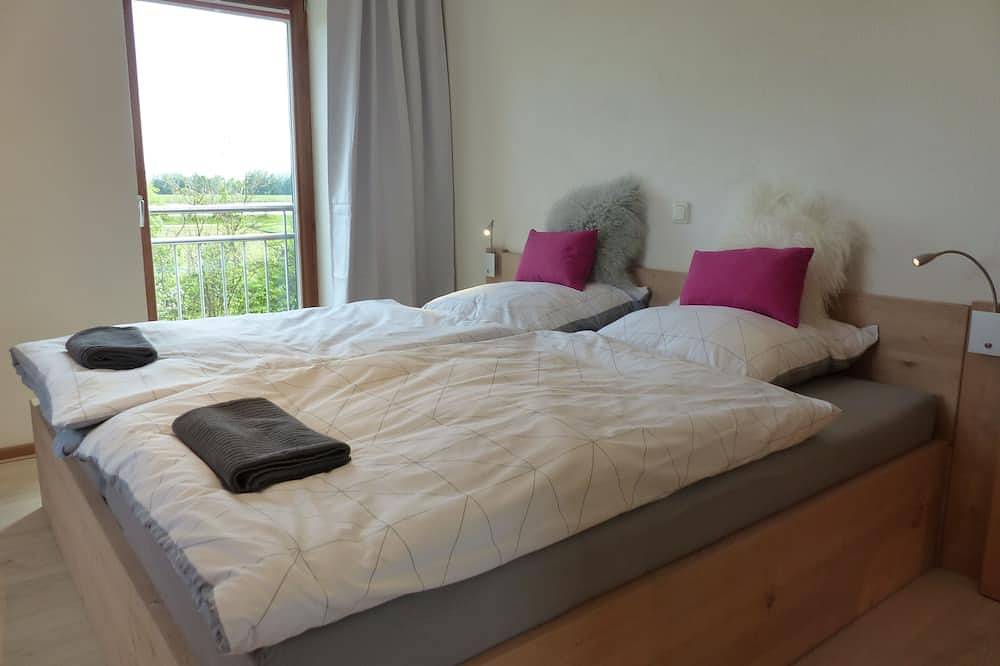 Ganze Wohnung, Stadtnahe Ferienwohnung für Naturliebhaber mit Blick über die Donau in Bach an der Donau, Ostbayern