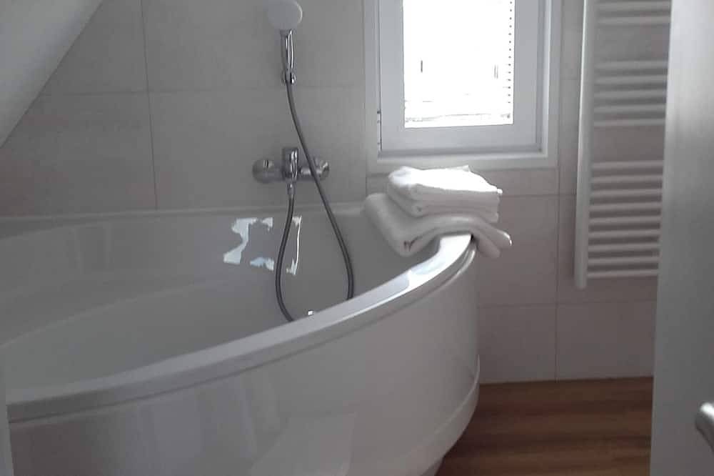 Casa nueva, tranquila, con terraza y jardín, vista al odet in Quimper, Region de Quimper