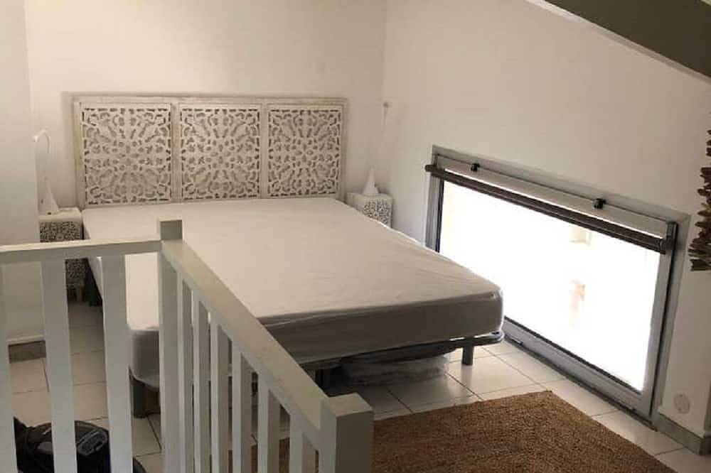 Ganze Wohnung, Charmante Maisonette am Strand von Agosta in der Bucht von Ajaccio renoviert in Albitreccia, Ajaccio und Umgebung