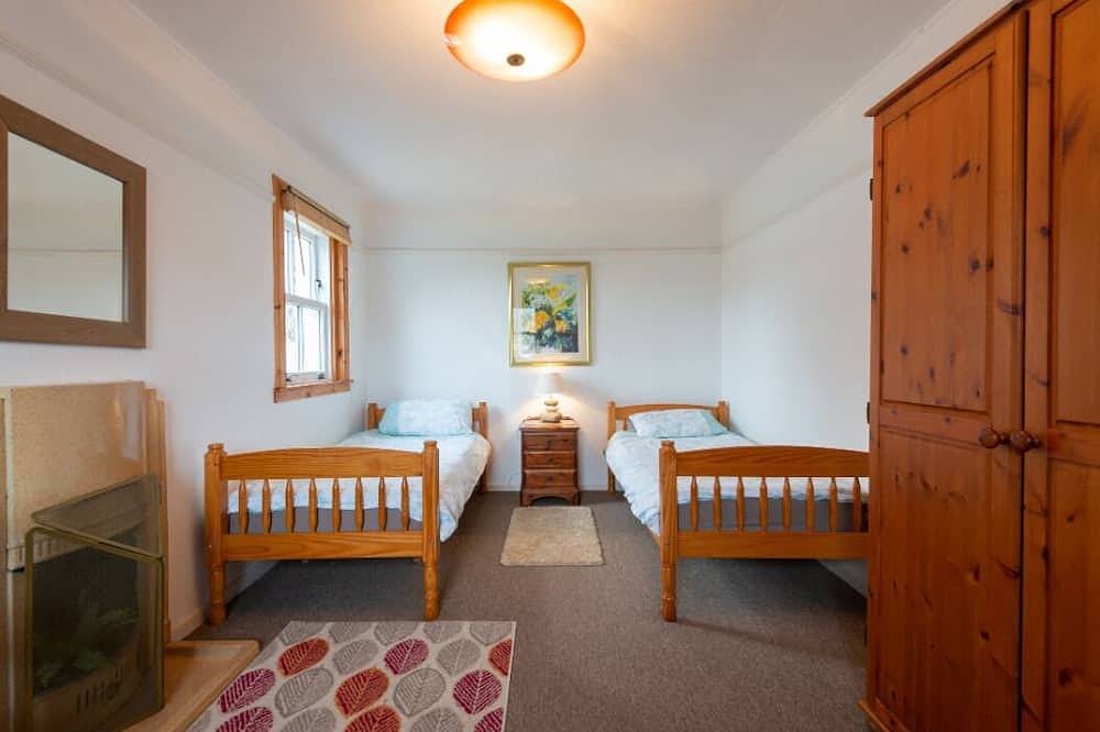 Mooie boswachters huisje, een prachtig uitzicht op Loch Ness, privé-strand, huisdieren welkom in Inverfarigaig, Highlands