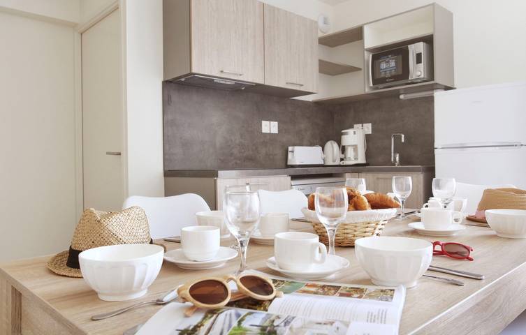 Gîte pour 6 personnes, avec piscine et balcon à Aigues-Mortes - 2