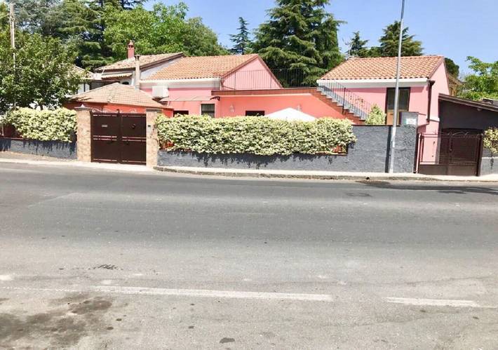 Casa vacanza per 7 persone, con Balcone e Terrazza nonché Giardino a Trecastagni
