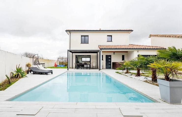 Villa pour 7 personnes, avec jardin ainsi que vue et piscine, animaux acceptés dans Haute-Garonne