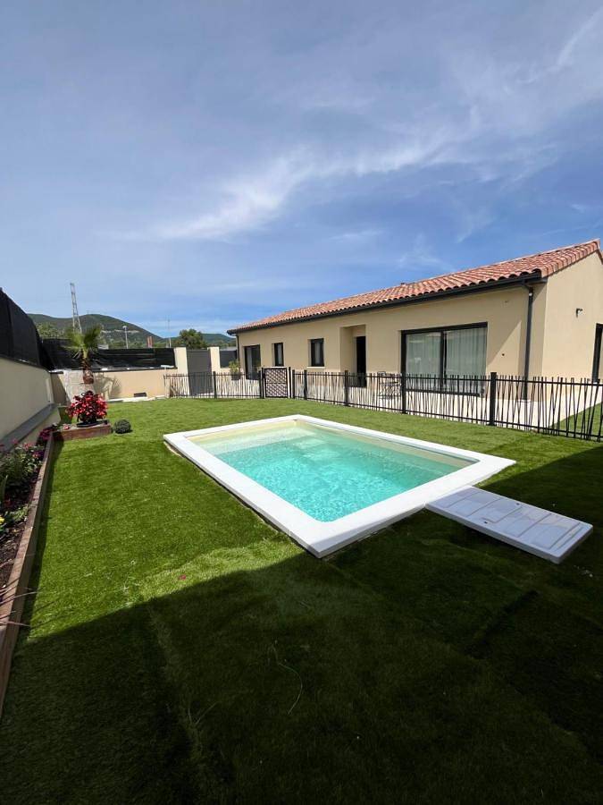 Location de vacances pour 8 personnes, avec Terrasse et Jardin à Les Tourrettes