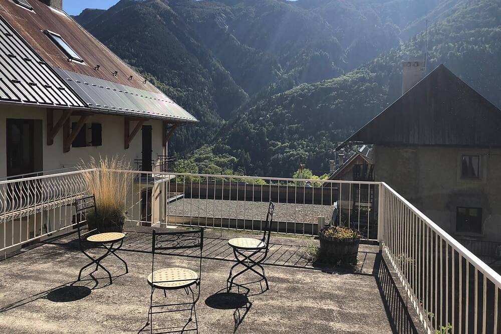 Appartement entier, Appartement avec Terrasse à 5 minutes des Sybelles in Saint-Colomban-des-Villards, Région de Saint-Jean-de-Maurienne