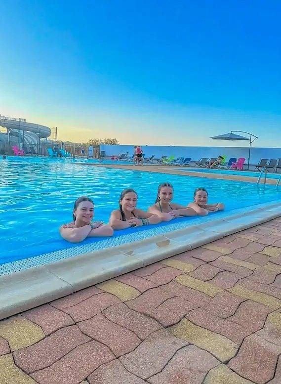 Camping 4 étoiles - Piscine in Sainte-Nathalène, Périgord Noir