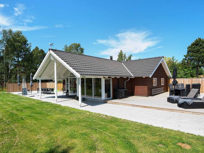 Hus för 8 Personer, med Terass samt Trädgård och Bastu i Rødby