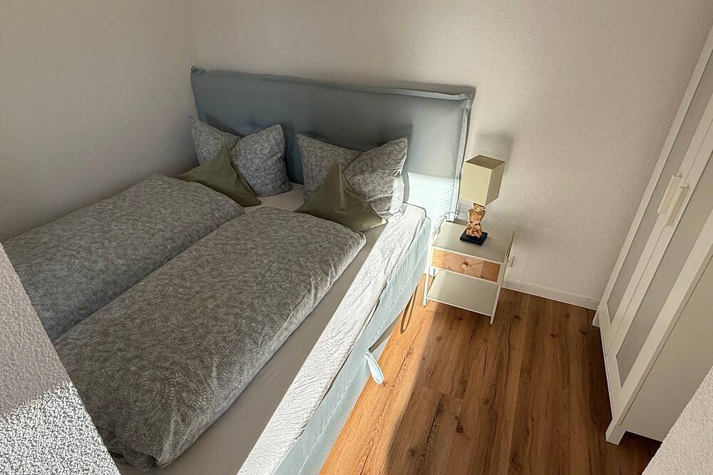 Ganze Wohnung, Komfortable Ferienwohnung mit Parkplatz direkt vor dem eigenen Eingang in Neuwied, Osteifel