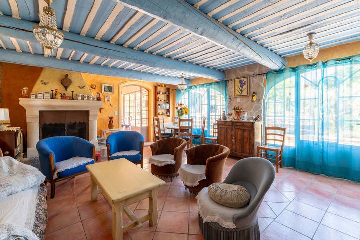 Villa 'Bastide Les Basses Royères' con vistas a la montaña, Wi-Fi y aire acondicionado in Robion, Parque natural regional del Luberon