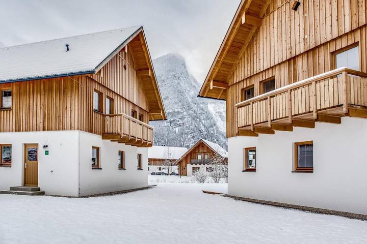 Chalet für 6 Personen, mit Garten und Sauna sowie Ausblick und Pool in Obertraun