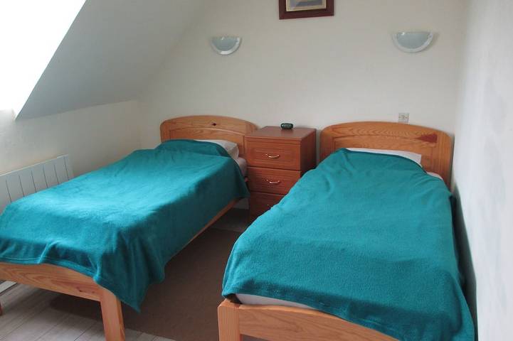 Gîte pour 4 personnes, avec terrasse ainsi que jacuzzi et jardin à Belle-Isle-en-Terre - 3