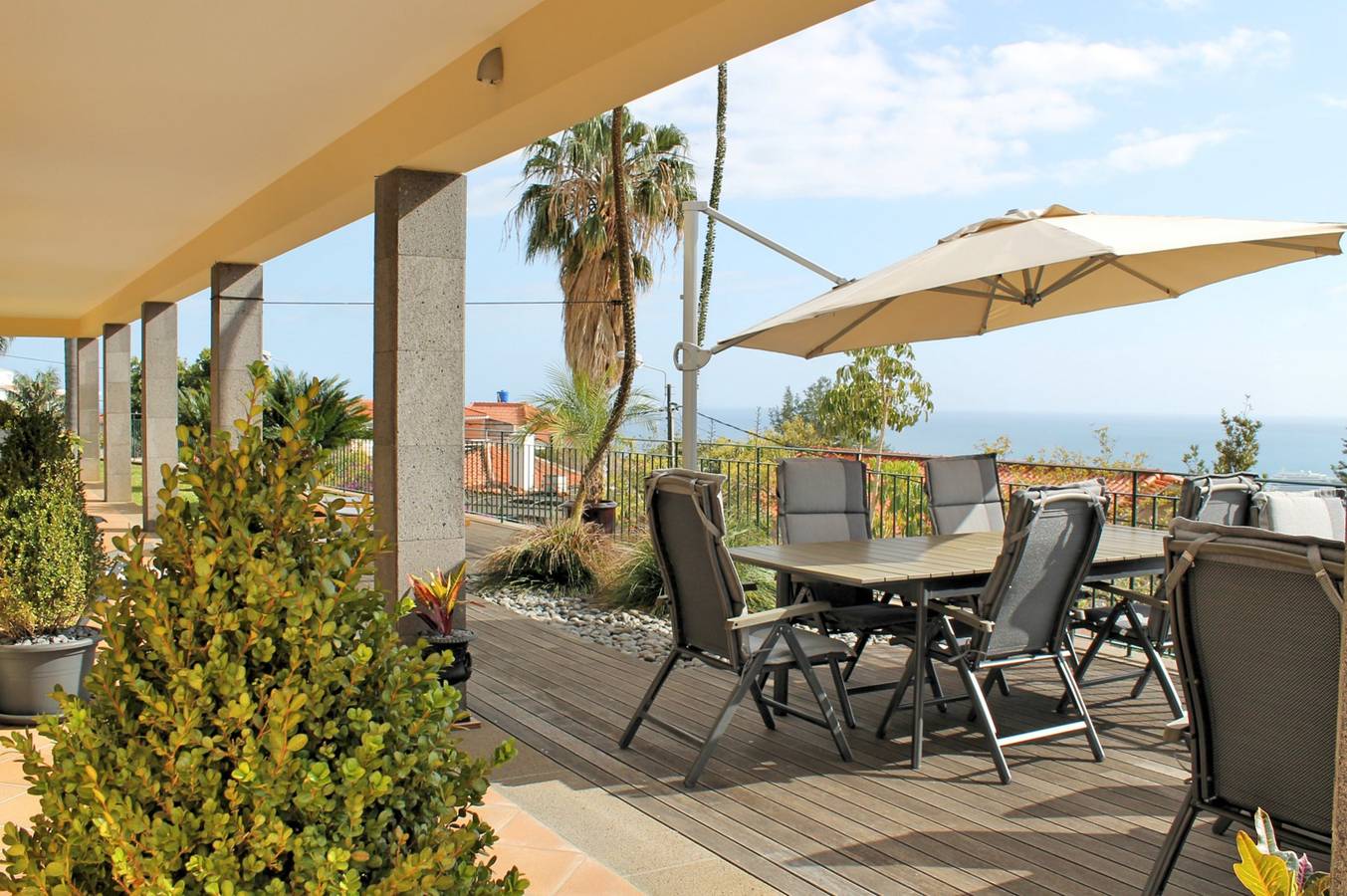 Magnificent Funchal Villa | Villa Luzia | 5 Bedrooms | Sea & City Views | Pool Table in Funchal (Santa Luzia), Madeira