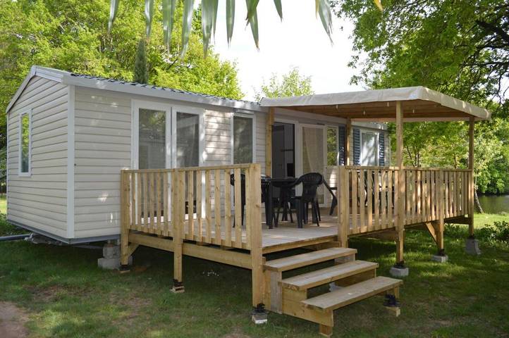 Camping pour 4 personnes, avec Terrasse et Jardin ainsi que Piscine et Vue sur le lac