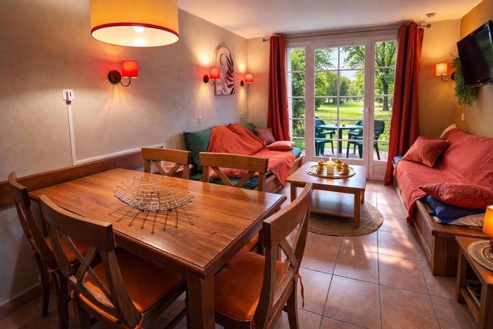 Appartement de vacances pour 4 personnes, avec jardin et piscine ainsi que vue et vue sur le lac