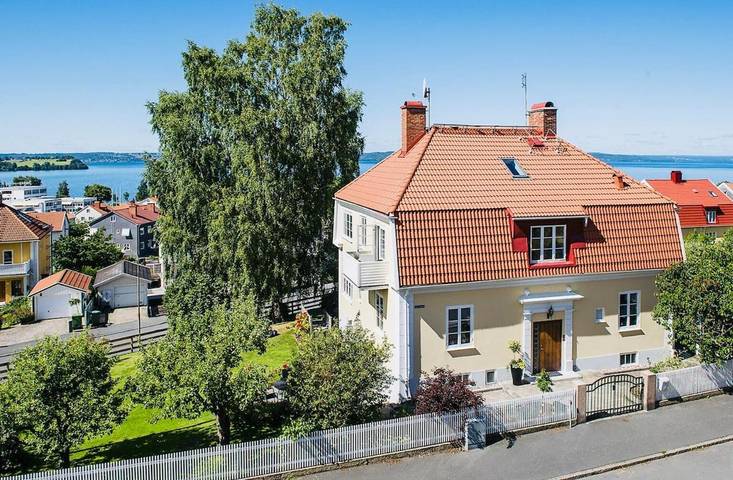 Ferienwohnung für 9 Personen, mit Balkon und Seeblick sowie Garten und Ausblick - 1