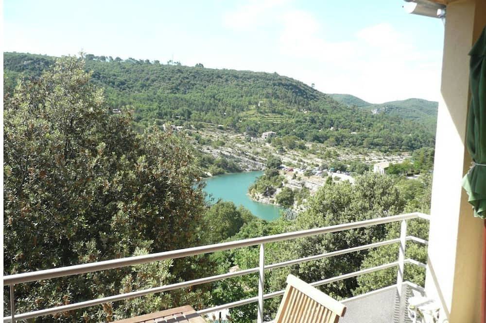 Recent house with private swimming pool, quality services. in Esparron-de-Verdon, Regionaal natuurpark van de Verdon