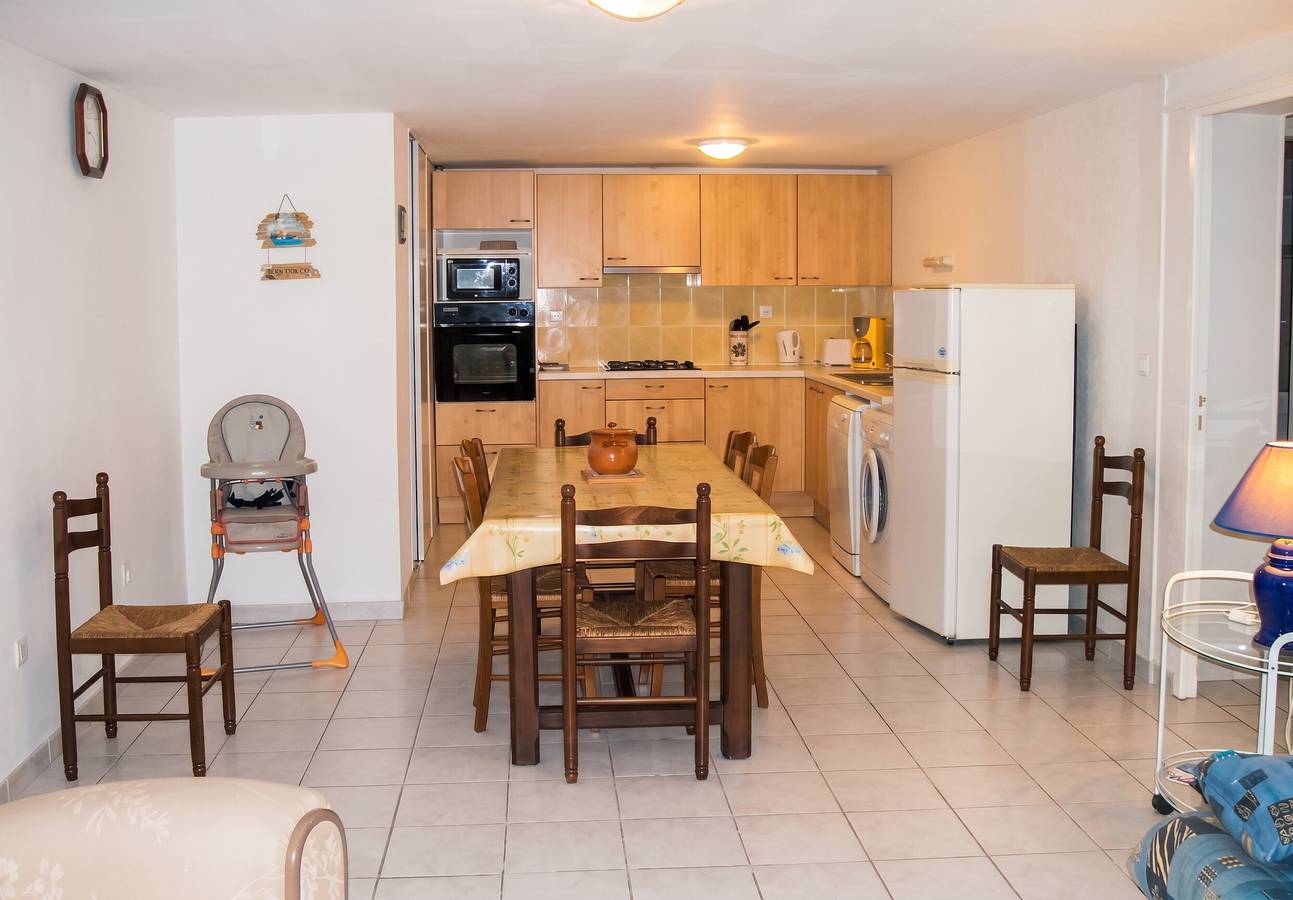 Appartement entier, Appartement charmant à Breuillet avec jardin spacieux in Breuillet, Côte de Beauté