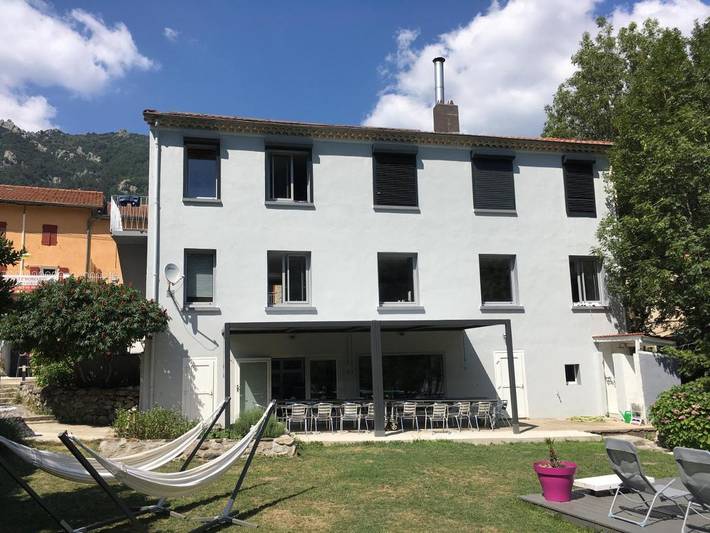 Chambre d’hôte pour 3 personnes, avec piscine et sauna ainsi que vue et jardin, animaux acceptés