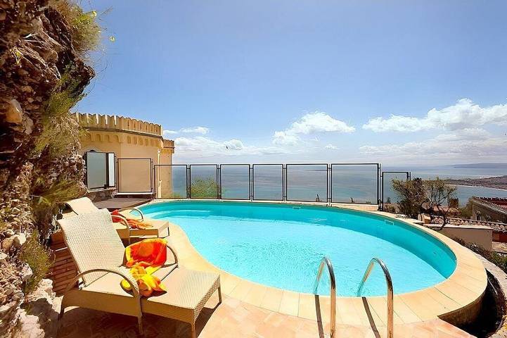 Villa pour 16 personnes, avec jacuzzi et jardin à Taormina