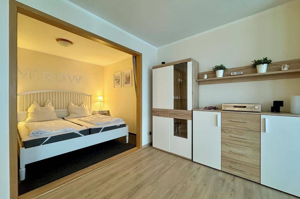 Ganze Wohnung, Seeblick-Oase mit Privat-Bootsanleger: Ihre Traumferienwohnung am Wasser in Mirow, Mecklenburg-Strelitz