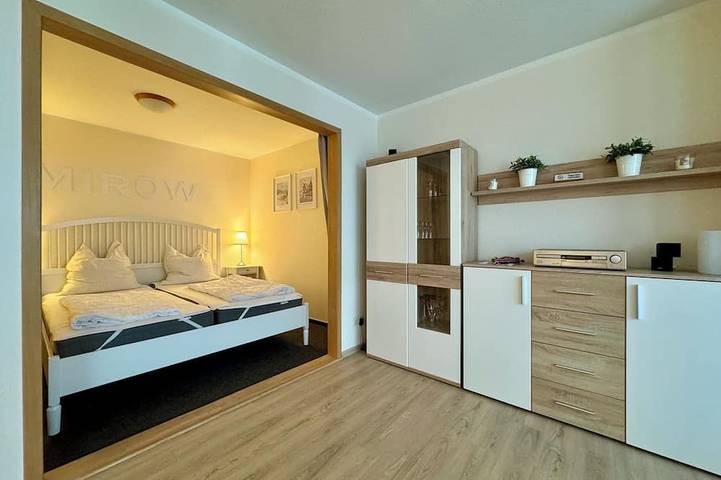 Ganze Wohnung, Seeblick-Oase mit Privat-Bootsanleger: Ihre Traumferienwohnung am Wasser in Mirow, Mecklenburg-Strelitz