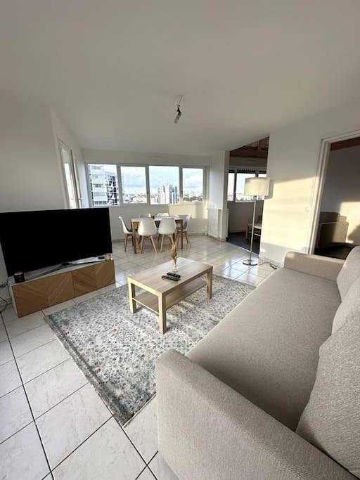 Location de vacances pour 8 personnes, avec Balcon et Terrasse ainsi que Vue et Vue sur le lac dans Val-de-Marne