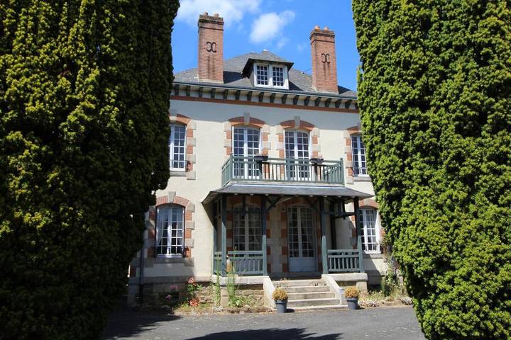 Chambre d’hôte pour 3 personnes, avec Terrasse ainsi que Jardin et Piscine