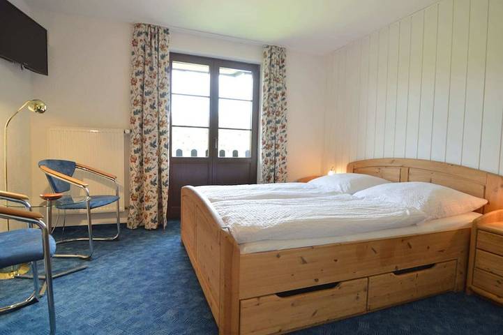 Ferienhaus für 31 Personen, mit Sauna und Balkon sowie Garten in Monschau - 4