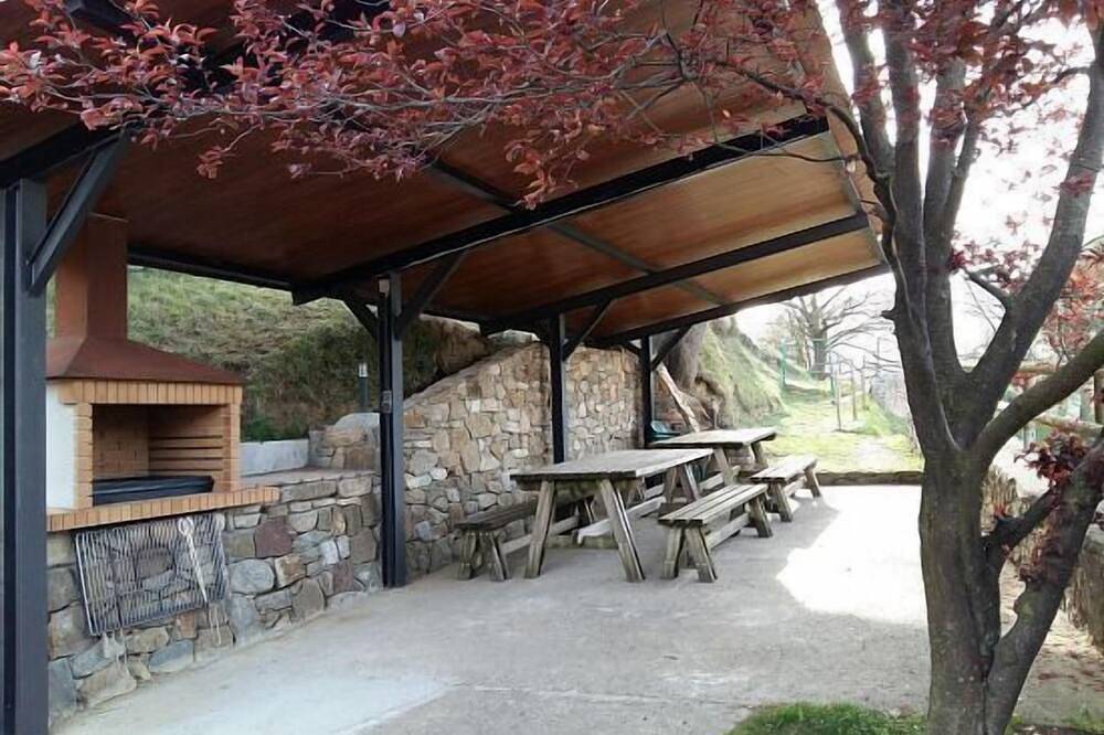 Rural house (full rental) Mas la Batllia for 6 people in Sant Joan de les Abadesses, Catalan Pyrenees