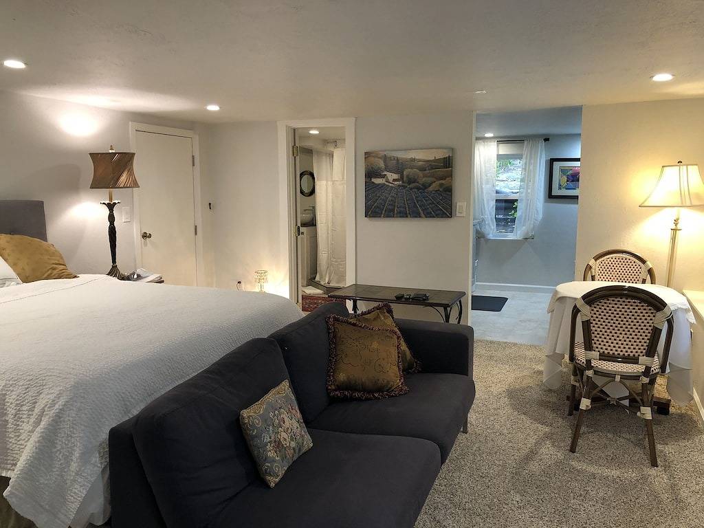 Einladende neue Effizienzwohnung auf Eagle Hill in Redwood City in Redwood City, Silicon Valley