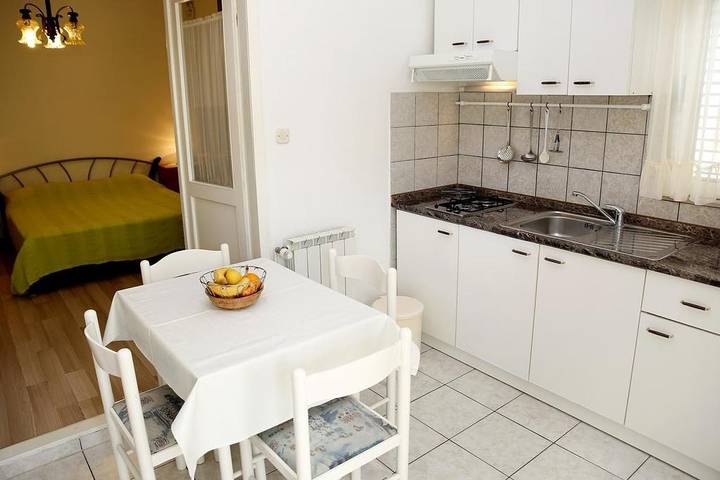 Ferienwohnung für 3 Personen, mit Terrasse in Vodice - 2