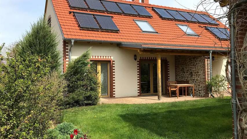 Ferienhaus für 6 Personen, mit Balkon und Pool sowie Sauna und Garten in Brandenburg