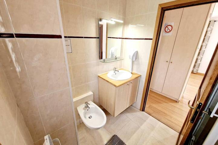 Apartamento entero, Apartment 2 p 6 sleeps comfort in chalet in Valberg. private parking in Péone, Nizza Region