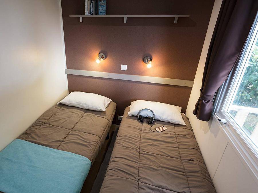 Camping Les Lacs du Verdon - Mobilhome 6 personnes - Mobil-home | Classic | 3 Ch. | 6 Pers. | Terrasse surélevée in Régusse, Région de Brignoles